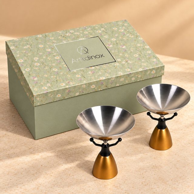 Arttd'inox Dancing Doll Nut Bowl Set of 2 in Steel/Gold, team uniform