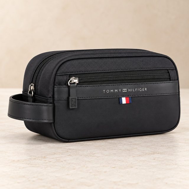 Tommy Hilfiger Wickford Toiletry Case in Black, team uniform